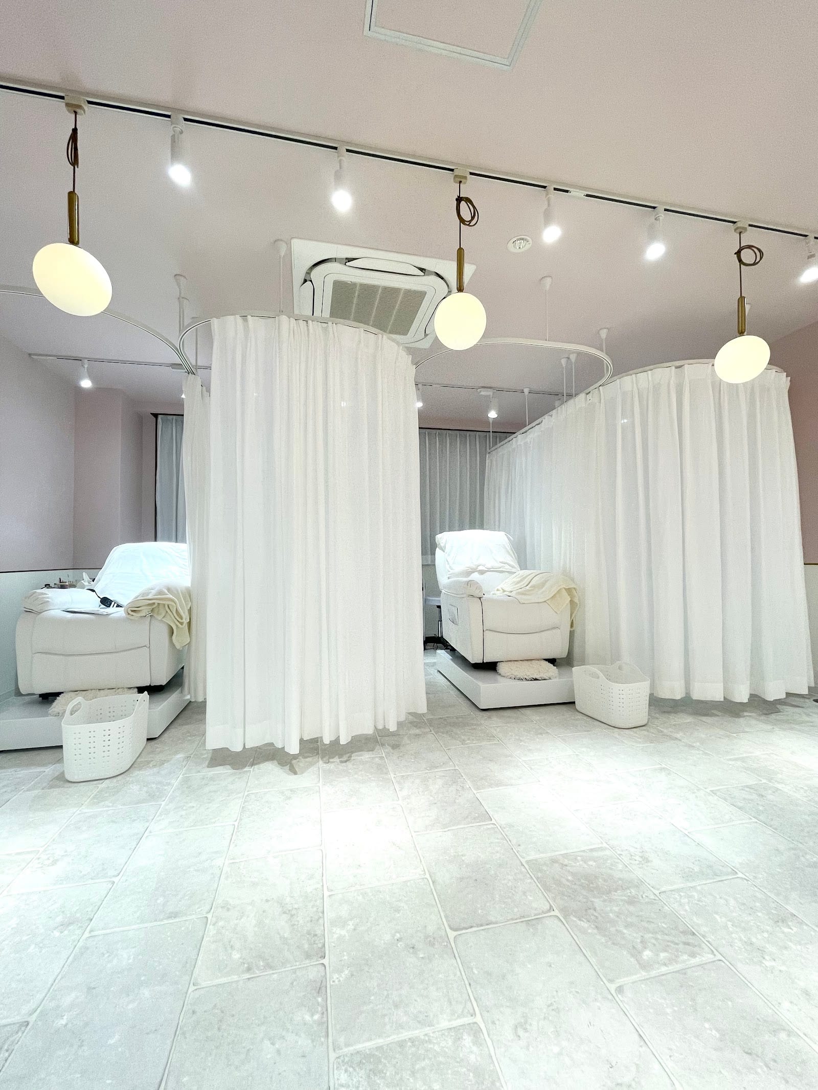 マツエク＆まつげパーマ＆アイブロウ Rien Lash 上尾店（上尾）のメンズ眉毛サロン店内写真 1枚目
