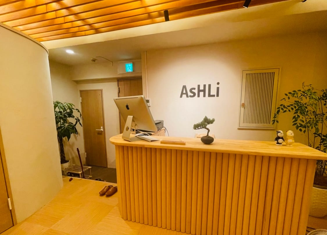 AsHLi（青山）のメンズ眉毛サロン店内写真 1枚目