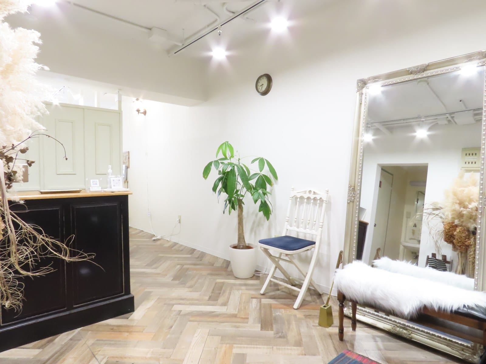 En'e cachette代官山 美眉サロン(代官山)のメンズ眉毛サロン店内写真 1枚目