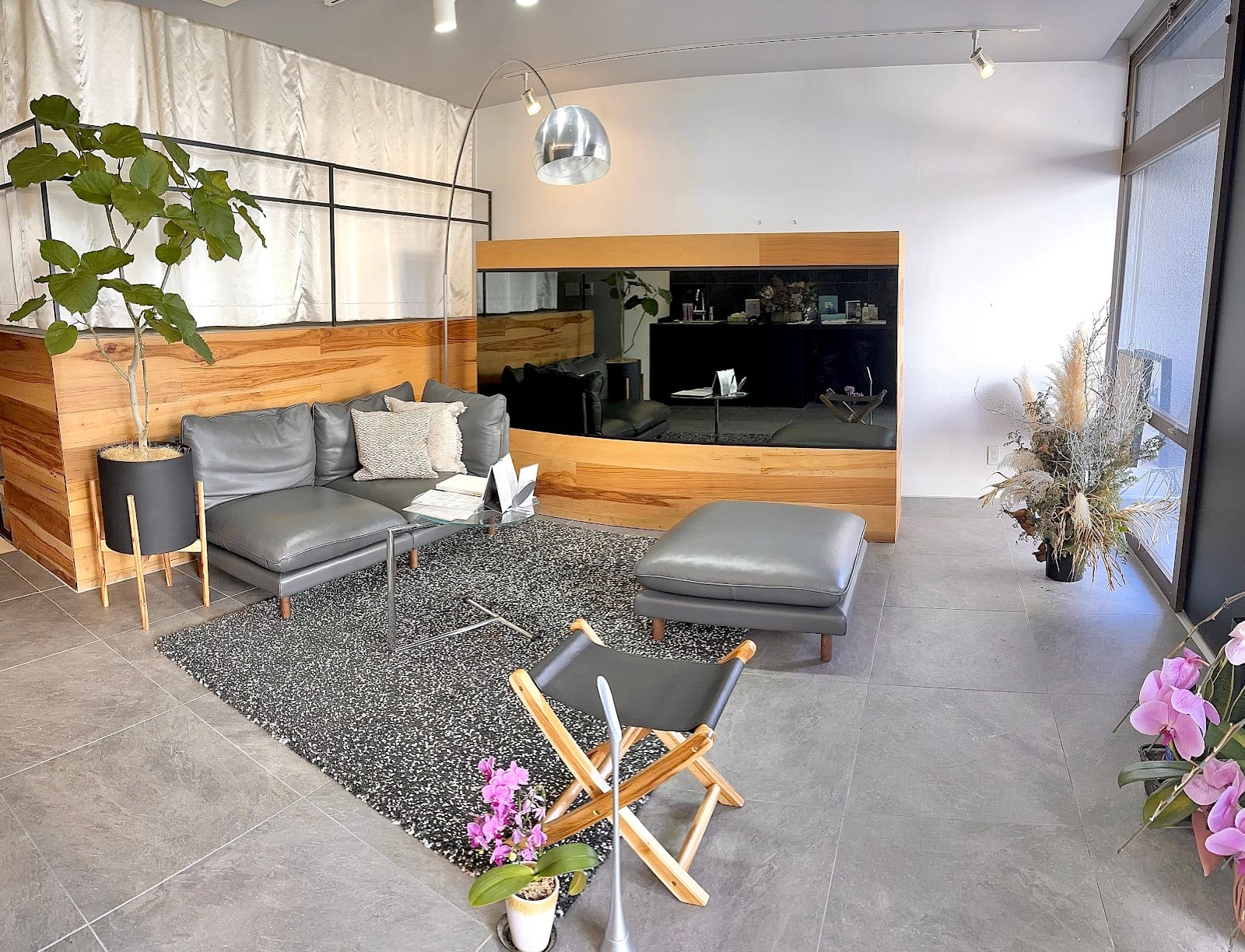 マツエク×まつげパーマ×脱毛 meravi上社店（藤が丘）のメンズ眉毛サロン店内写真 1枚目