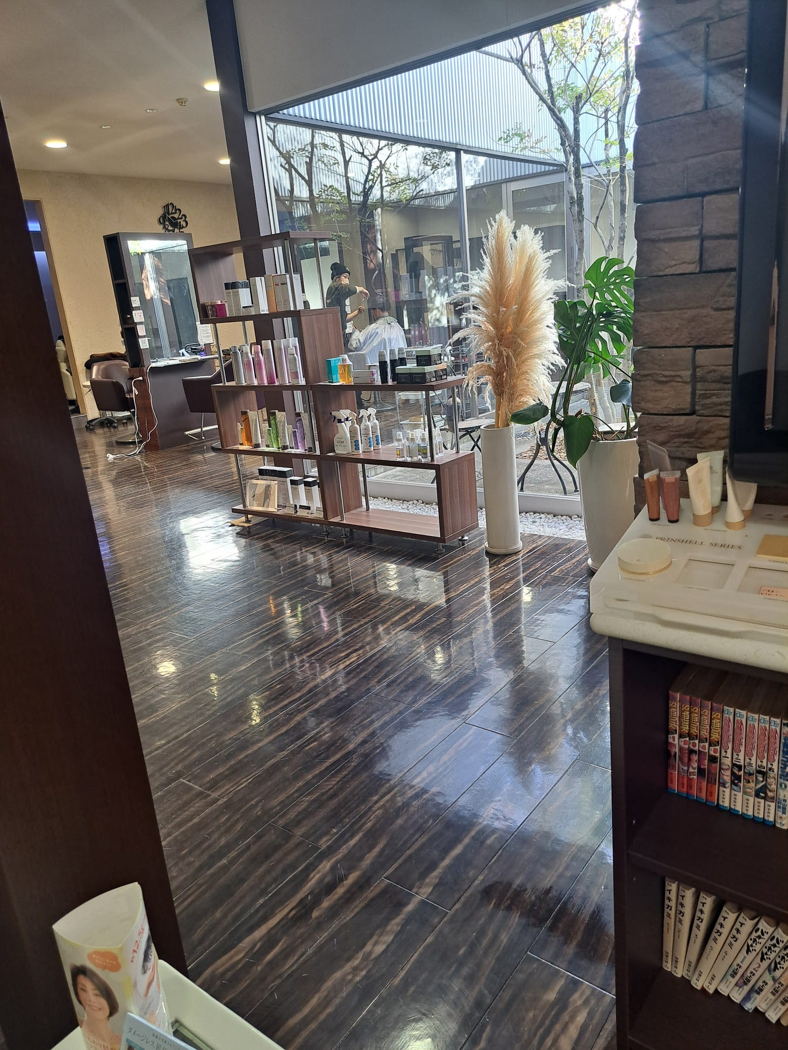 poja eyelash&brow(藤岡)のメンズ眉毛サロン店内写真 1枚目