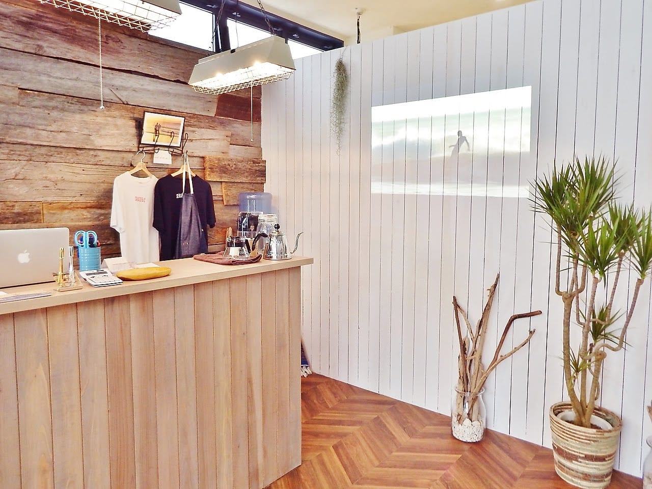HAIR WORKS ARULE by fellows(藤沢)のメンズ眉毛サロン店内写真 1枚目