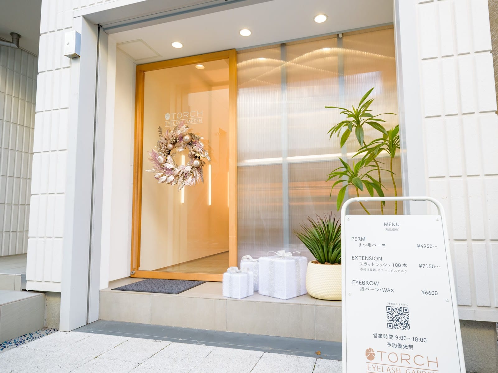TORCH EYELASH GARDEN 鵠沼海岸店（藤沢）のメンズ眉毛サロン店内写真 1枚目