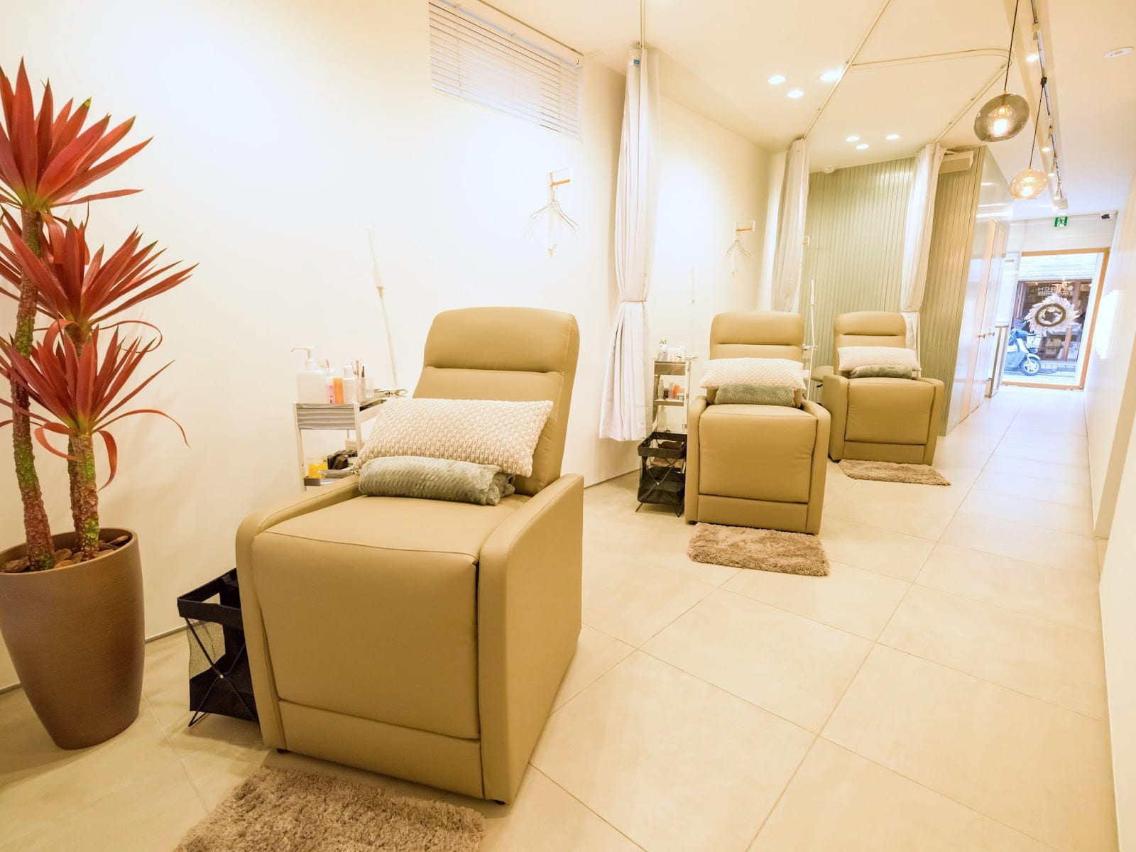 TORCH EYELASH GARDEN 鵠沼海岸店(藤沢)のメンズ眉毛サロン店内写真 1枚目