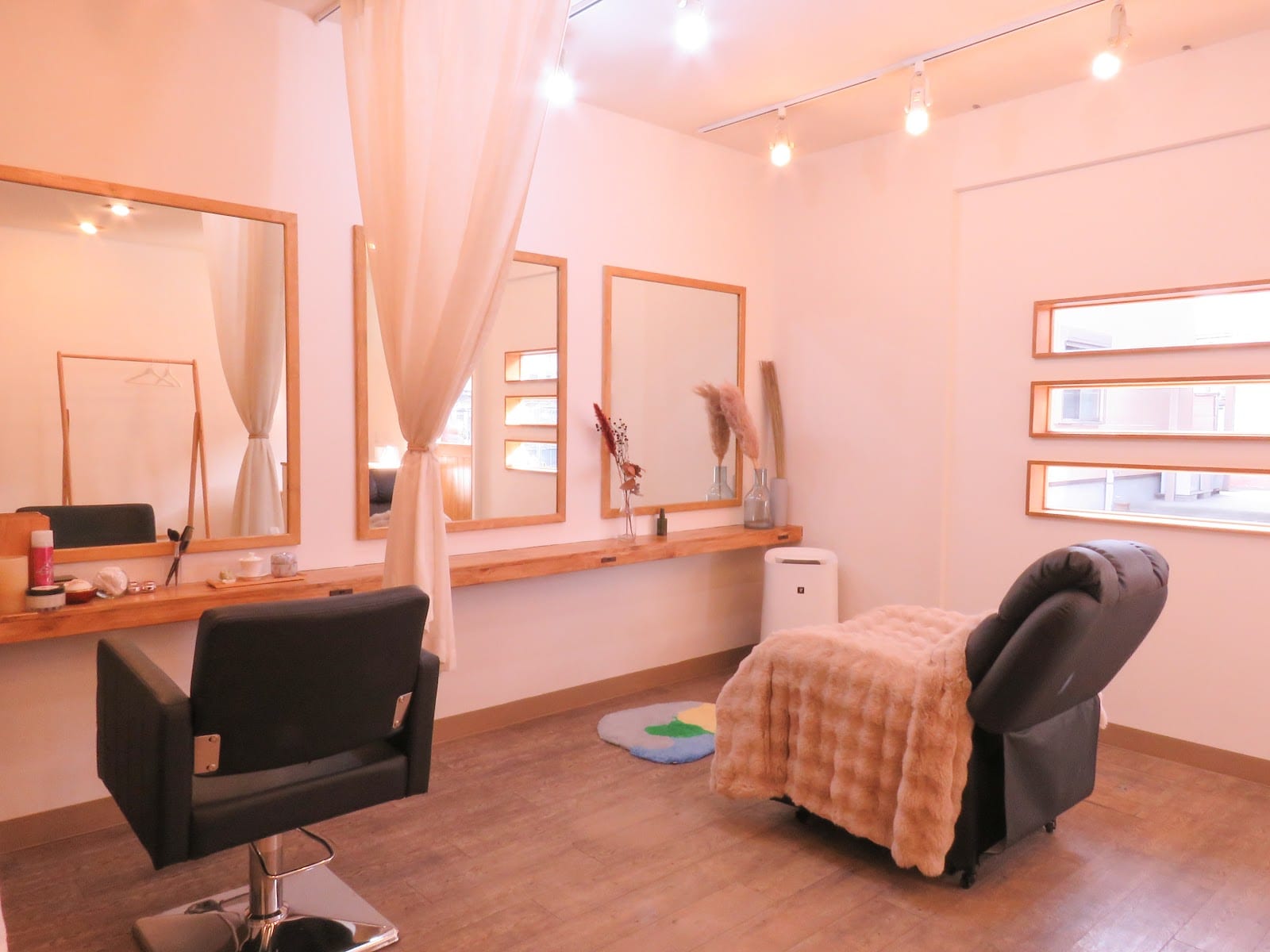 Meili 雑餉隈/南福岡/まつげパーマ/マツエク/ヘアメイク(福岡)のメンズ眉毛サロン店内写真 1枚目
