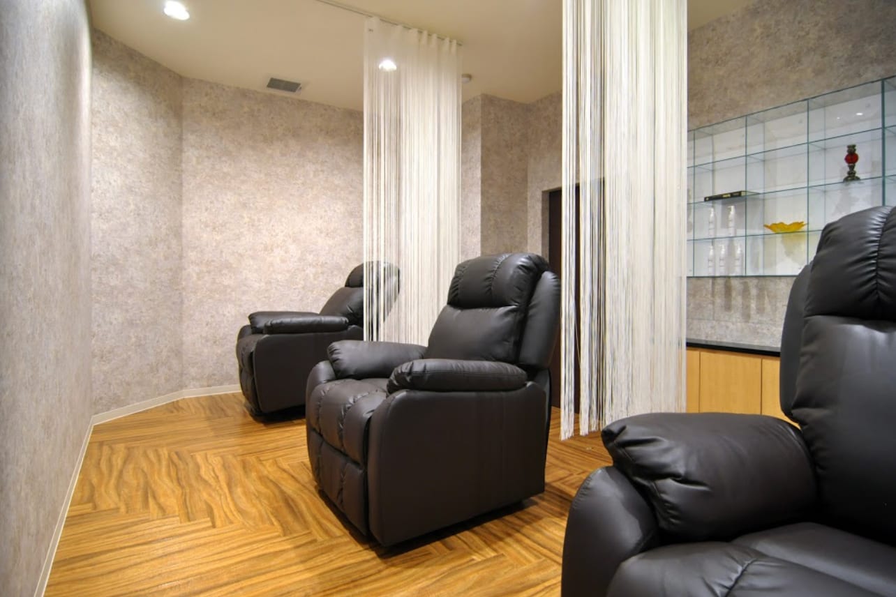 LASH&BROW PORTE269 布施店(布施)のメンズ眉毛サロン店内写真 1枚目