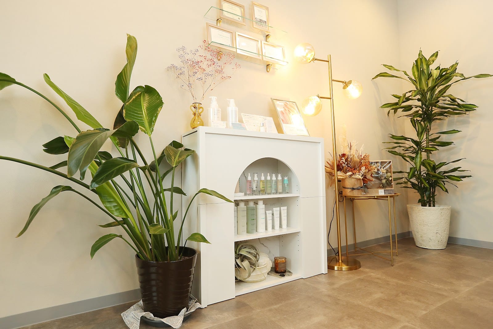Beauty salon R;(半田)のメンズ眉毛サロン店内写真 1枚目