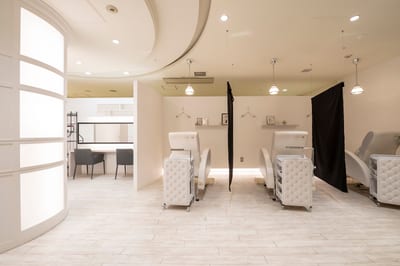 ―アイブロウ・まつ毛パーマ・マツエク― Reissy 松坂屋名古屋店 店内写真 1枚目