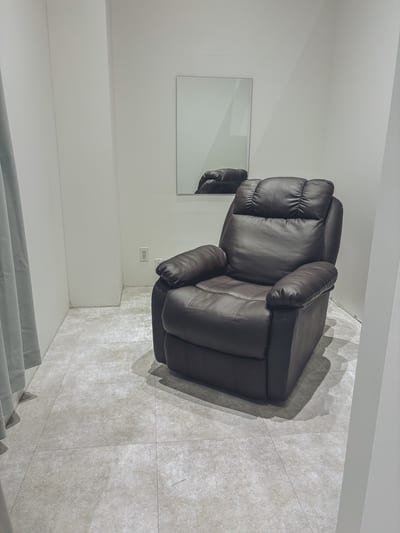 眉毛とまつげパーマ専門店BROW＋栄店 店内写真 1枚目
