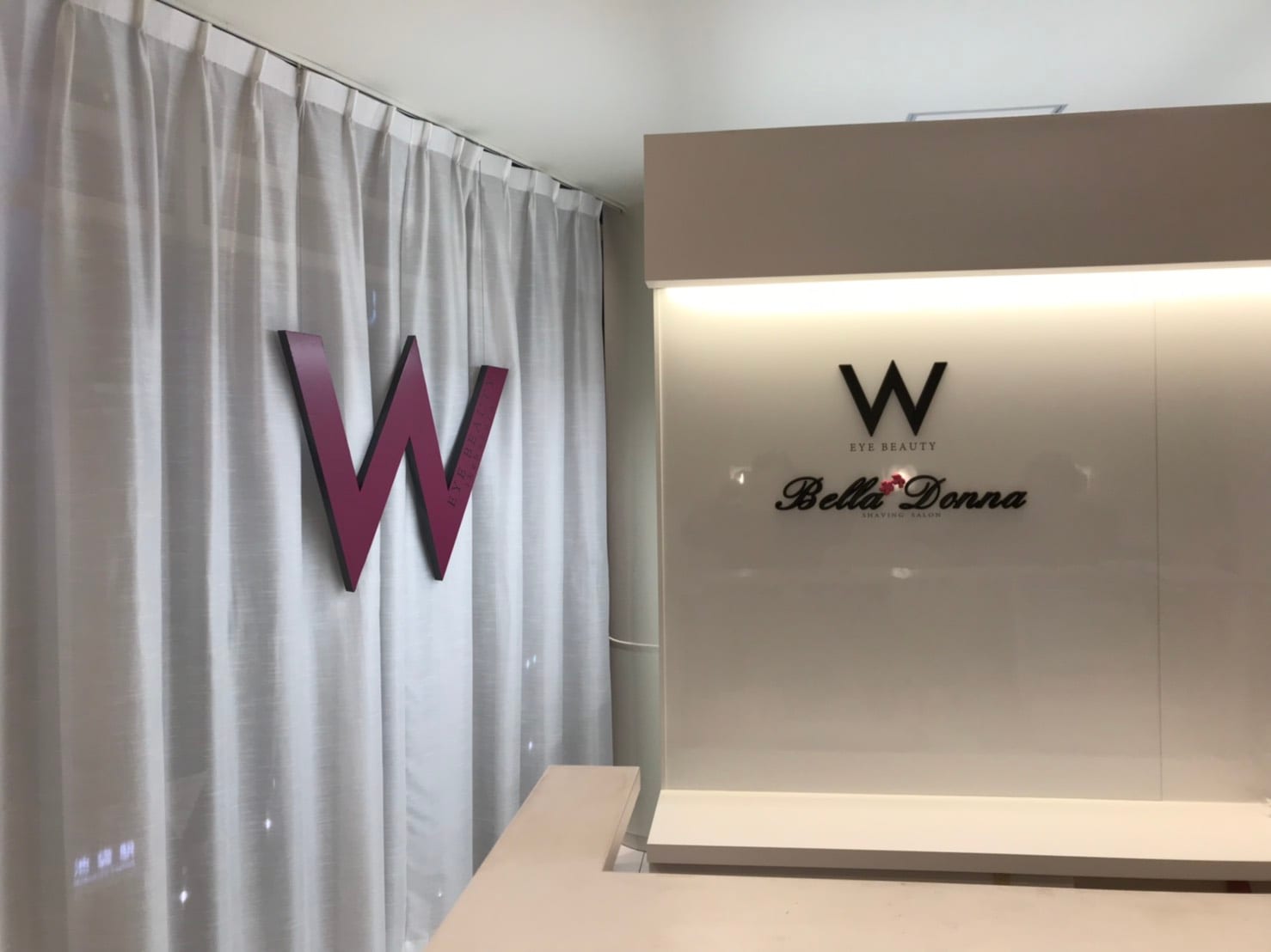 W EYE BEAUTY 池袋店(池袋)のメンズ眉毛サロン店内写真 1枚目