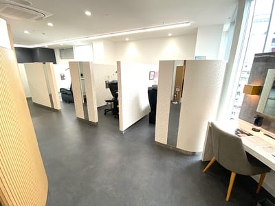 眉毛・まつ毛パーマ専門サロン エサージュ池袋店 店内写真 1枚目