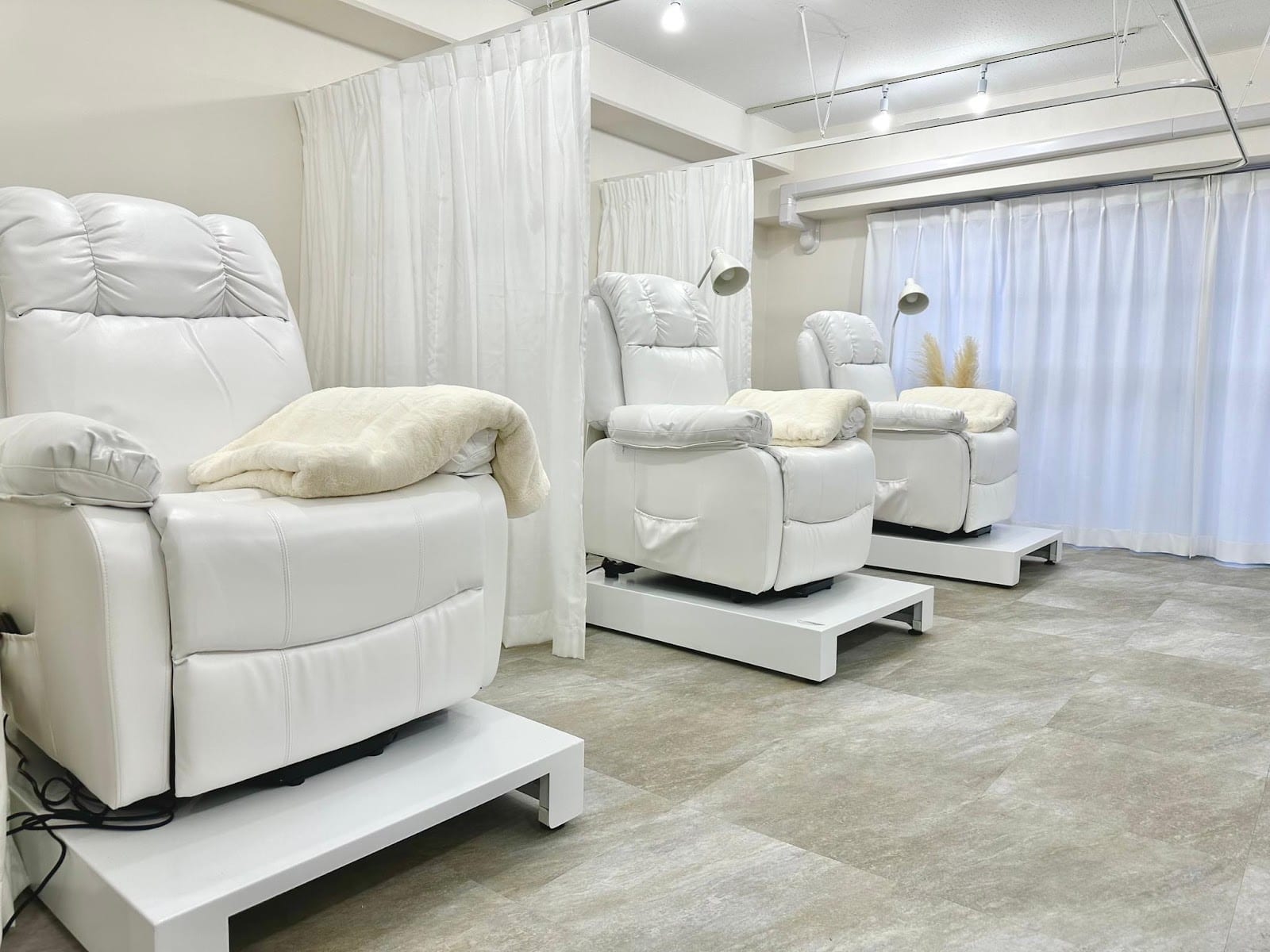 眉毛とまつげパーマの専門店 ロレインブロウ 伊丹店(伊丹)のメンズ眉毛サロン店内写真 1枚目