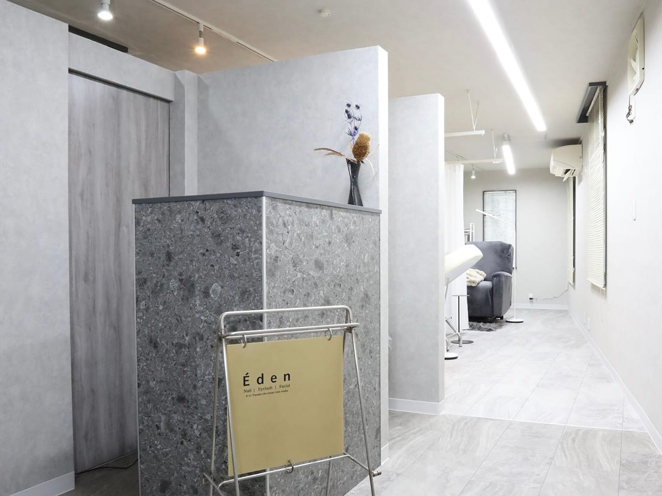 Holus eyelash 泉大津店(泉大津)のメンズ眉毛サロン店内写真 1枚目