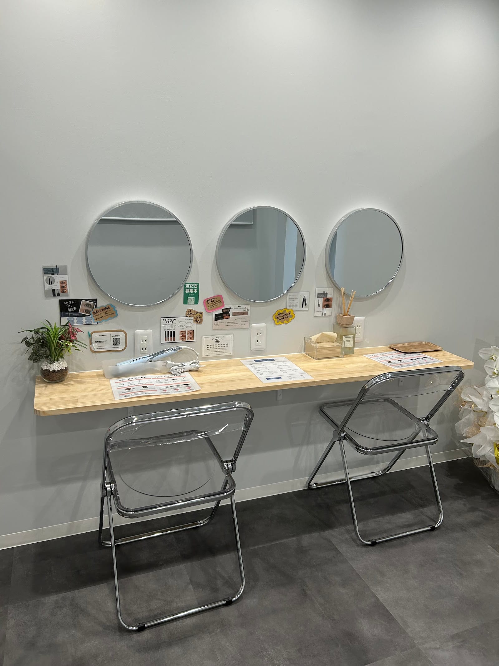 眉毛とまつげパーマの専門店 ロレインブロウ 大和八木店(橿原神宮前)のメンズ眉毛サロン店内写真 1枚目