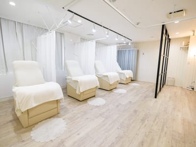 MIRA Eyebrow & Eyelash 柏 パリジェンヌ 店内写真 1枚目