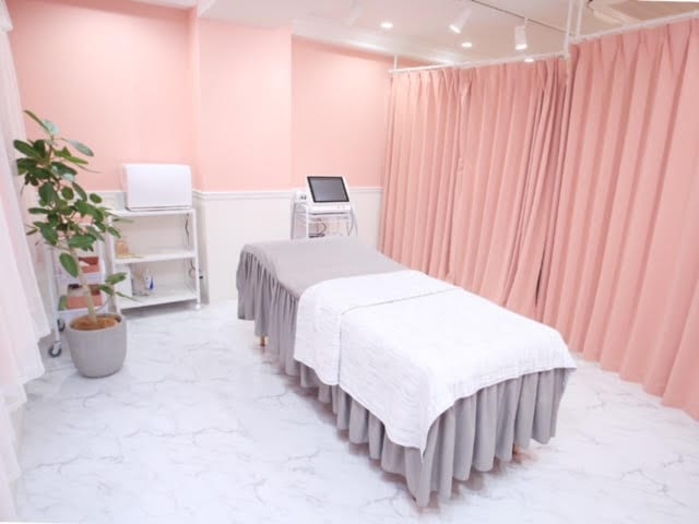 NOAH 小顔毛穴&まつげパーマ眉毛 川越店(川越)のメンズ眉毛サロン店内写真 1枚目