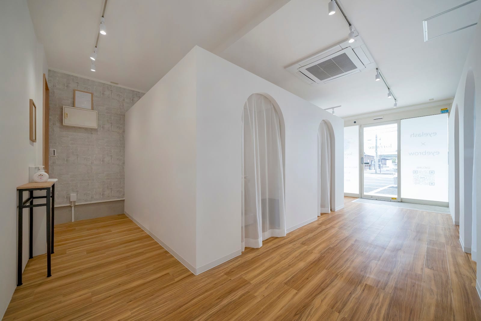 眉毛とまつげパーマの専門店 ロレインブロウ 木更津店(市原)のメンズ眉毛サロン店内写真 1枚目