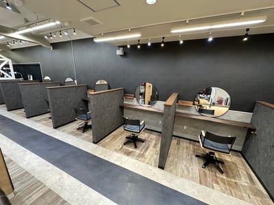 目元の美眉・美まつ毛専門店&指先の美爪・美指の専門店 threelash&elf.nail下上津役店 店内写真 1枚目