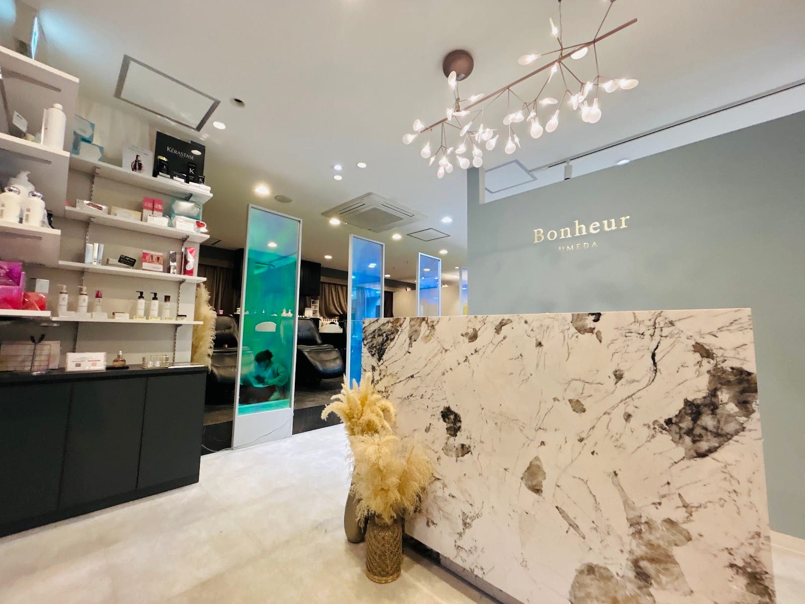Bonheur UMEDA(北新地)のメンズ眉毛サロン店内写真 1枚目