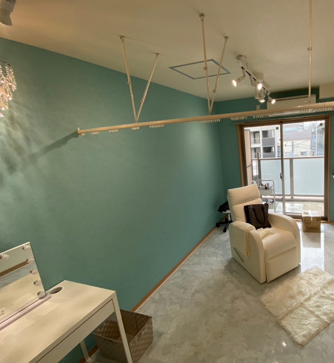 まつ毛パーマ&眉毛サロン SSIN STUDIO 新越谷店(越谷)のメンズ眉毛サロン店内写真 1枚目