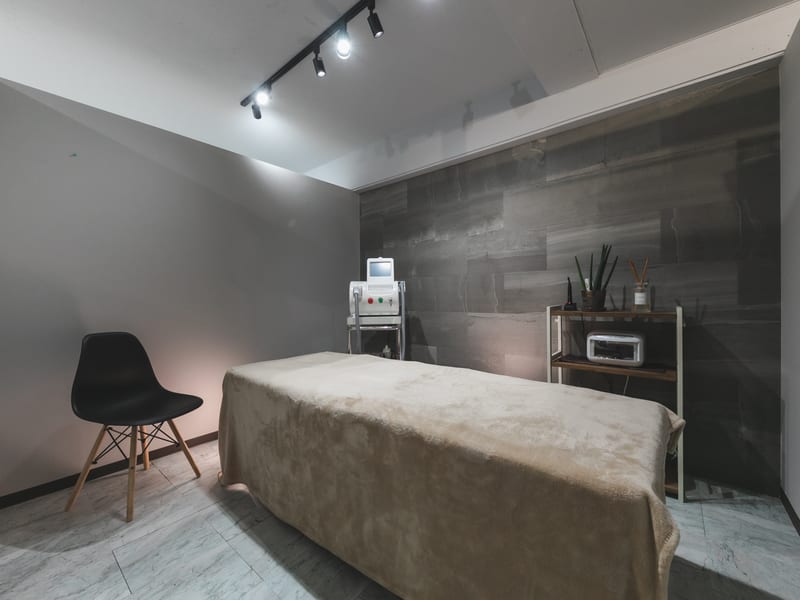眉毛サロン8BROW桑名店(桑名)のメンズ眉毛サロン
