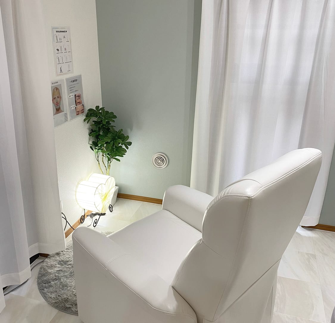 WHITE EYE 町田(町田)のメンズ眉毛サロン店内写真 1枚目
