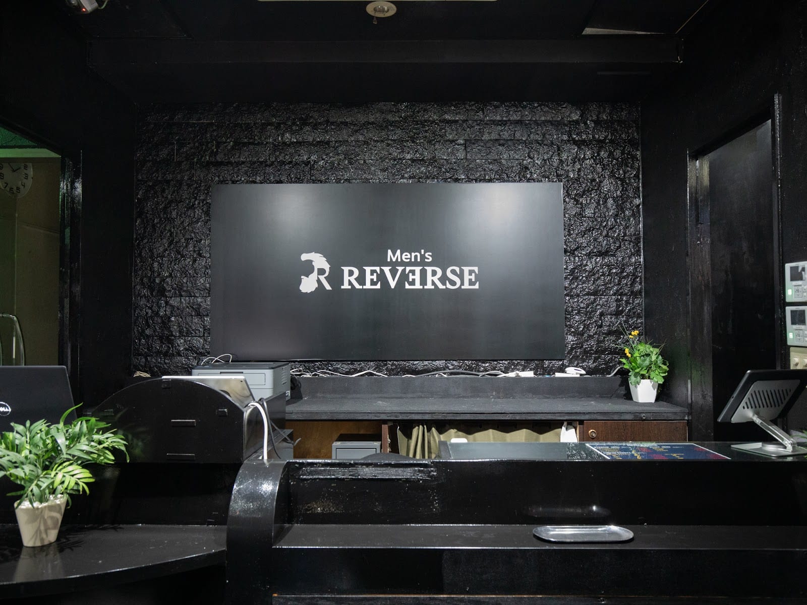Men's REVERSE 町田店(町田)のメンズ眉毛サロン店内写真 1枚目