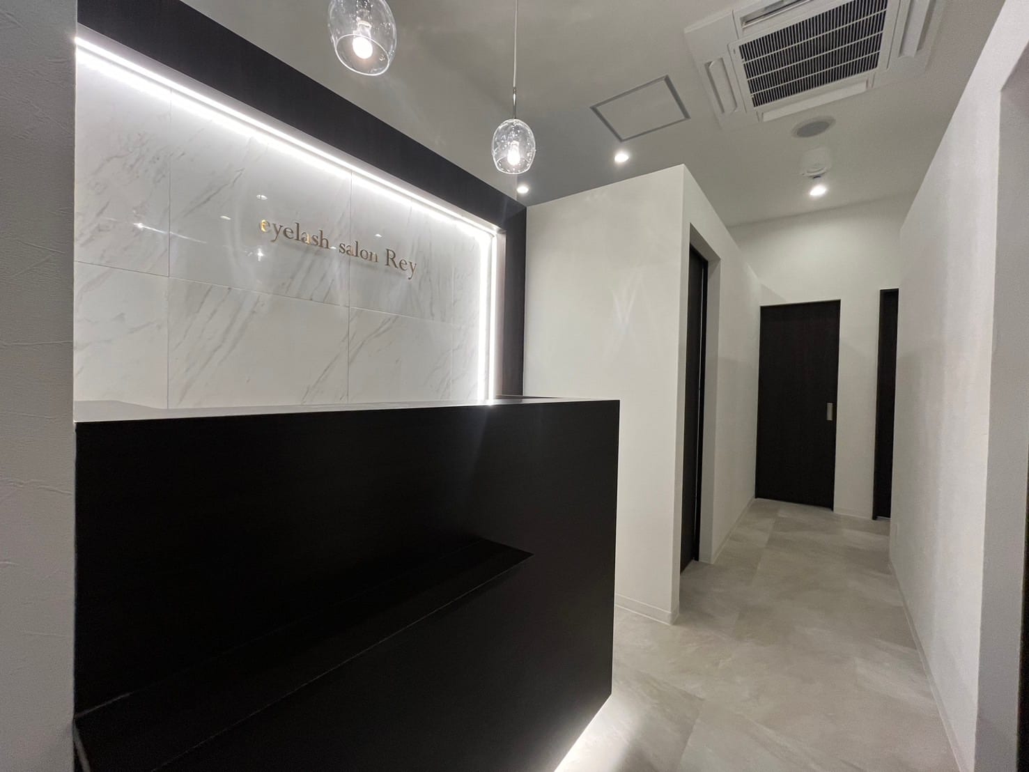 完全個室eyelash salon Rey宮崎駅東店 まつげパーマパリジェンヌ(宮崎)のメンズ眉毛サロン店内写真 1枚目