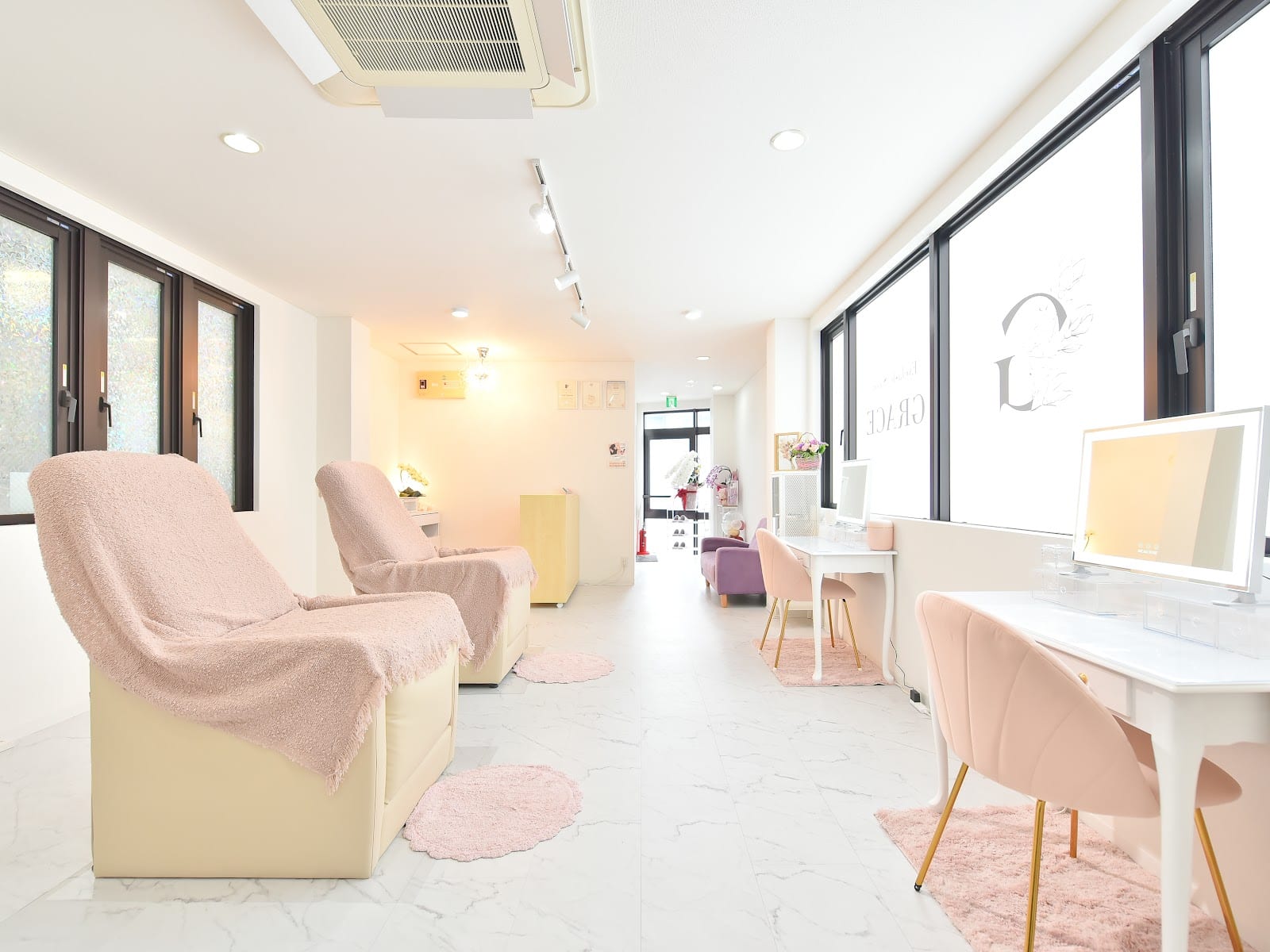 Eyelash Salon GRACE(守谷)のメンズ眉毛サロン店内写真 1枚目