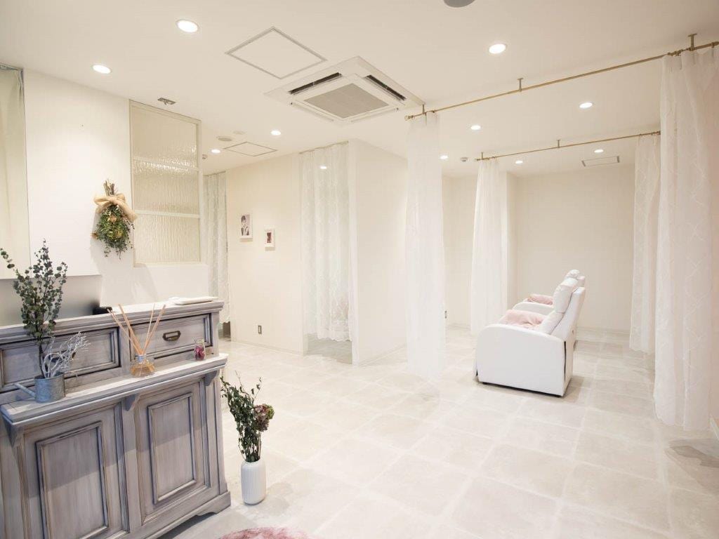 eyelash salon Anela 流山おおたかの森店(流山)のメンズ眉毛サロン店内写真 1枚目