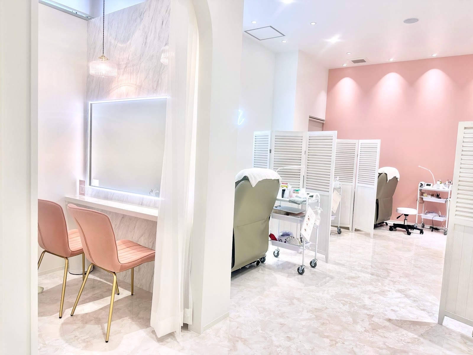 eclala eyelash salon 名駅店(名古屋)のメンズ眉毛サロン店内写真 1枚目