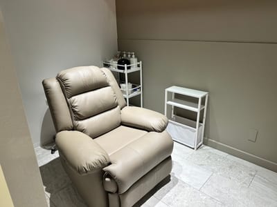 メンズ眉毛＆脱毛専門サロン エイト 店内写真 1枚目