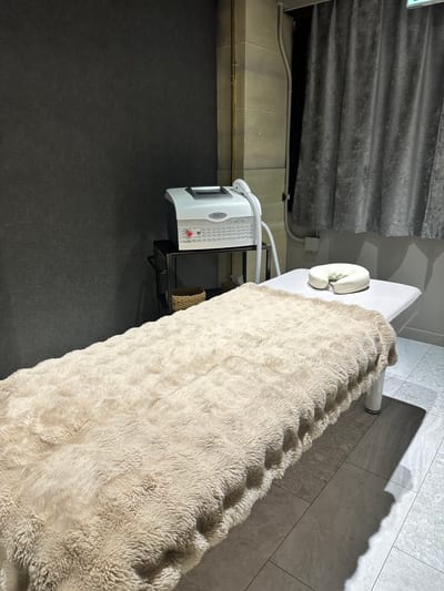メンズ眉毛＆脱毛専門サロン エイト 店内写真 2枚目
