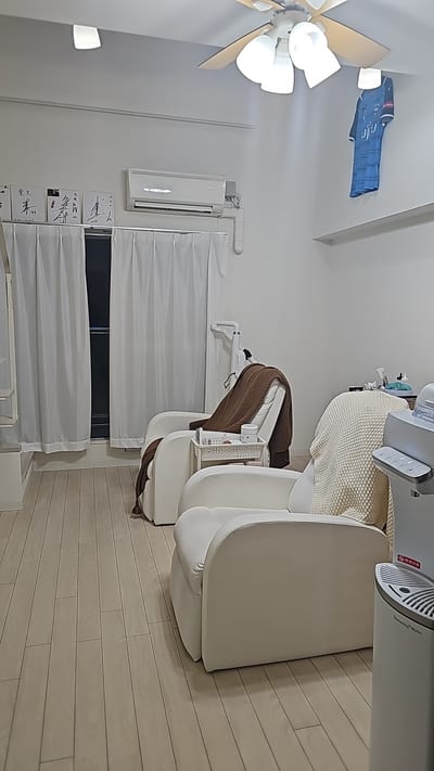メンズ眉毛＆脱毛専門サロン エイト 店内写真 1枚目