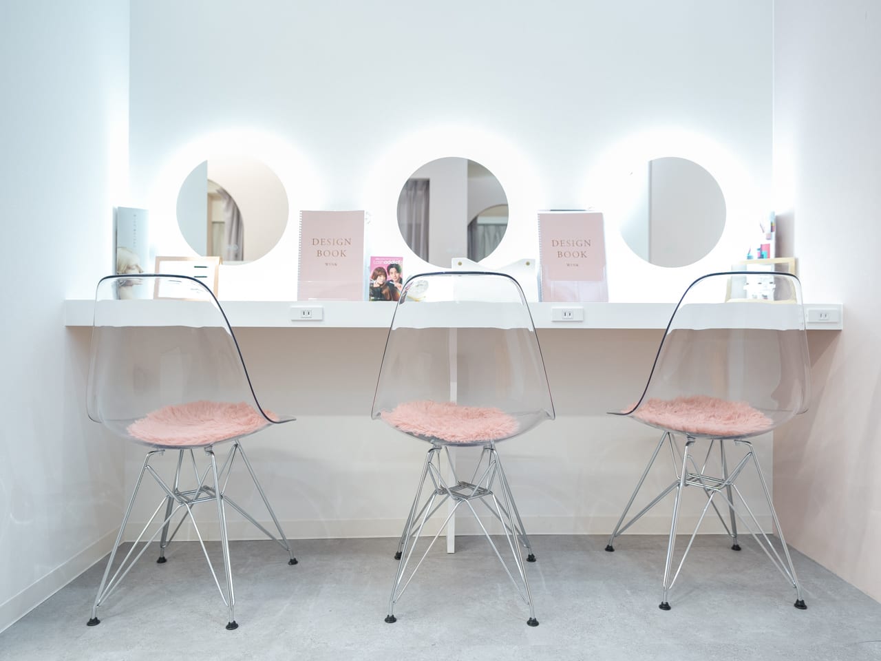 PLATINUM DOLL名駅店マツエク(名古屋)のメンズ眉毛サロン店内写真 1枚目