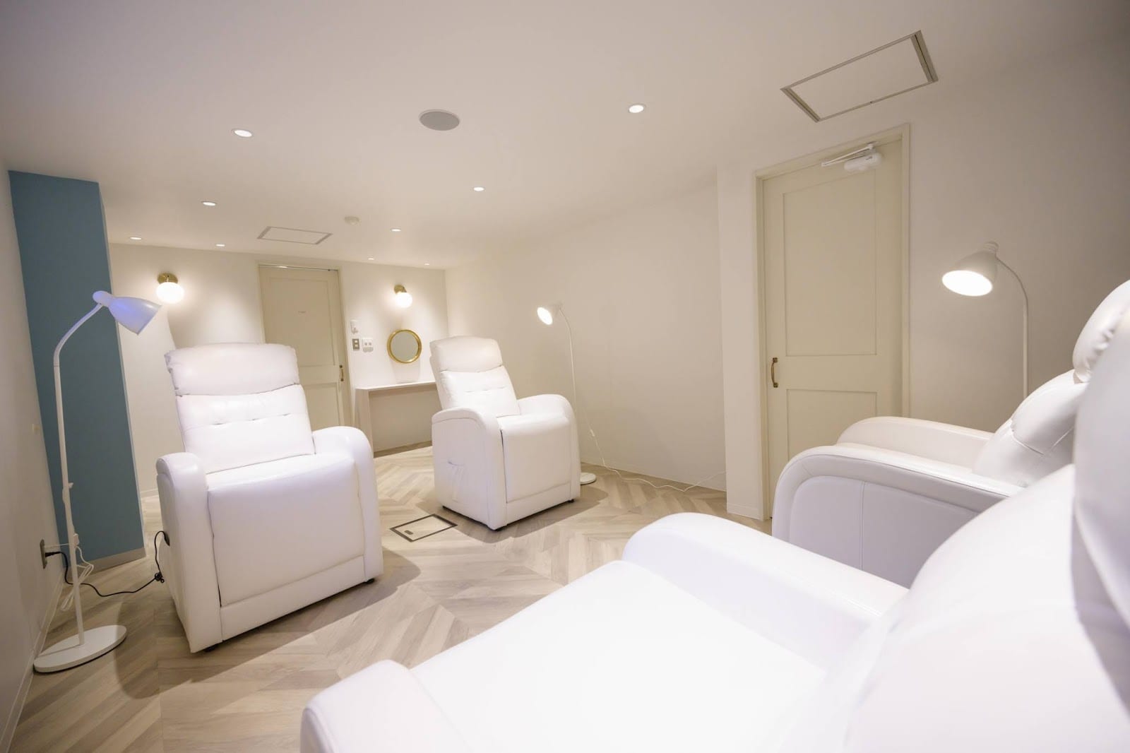 パリジェンヌ・パラジェル認定サロン eyelash&nail jam by neolive 高円寺(中野)のメンズ眉毛サロン店内写真 1枚目