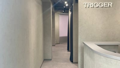 TRIGGERメンズ専門/眉毛・アイブロウサロン/大阪/梅田・中崎町 店内写真 1枚目