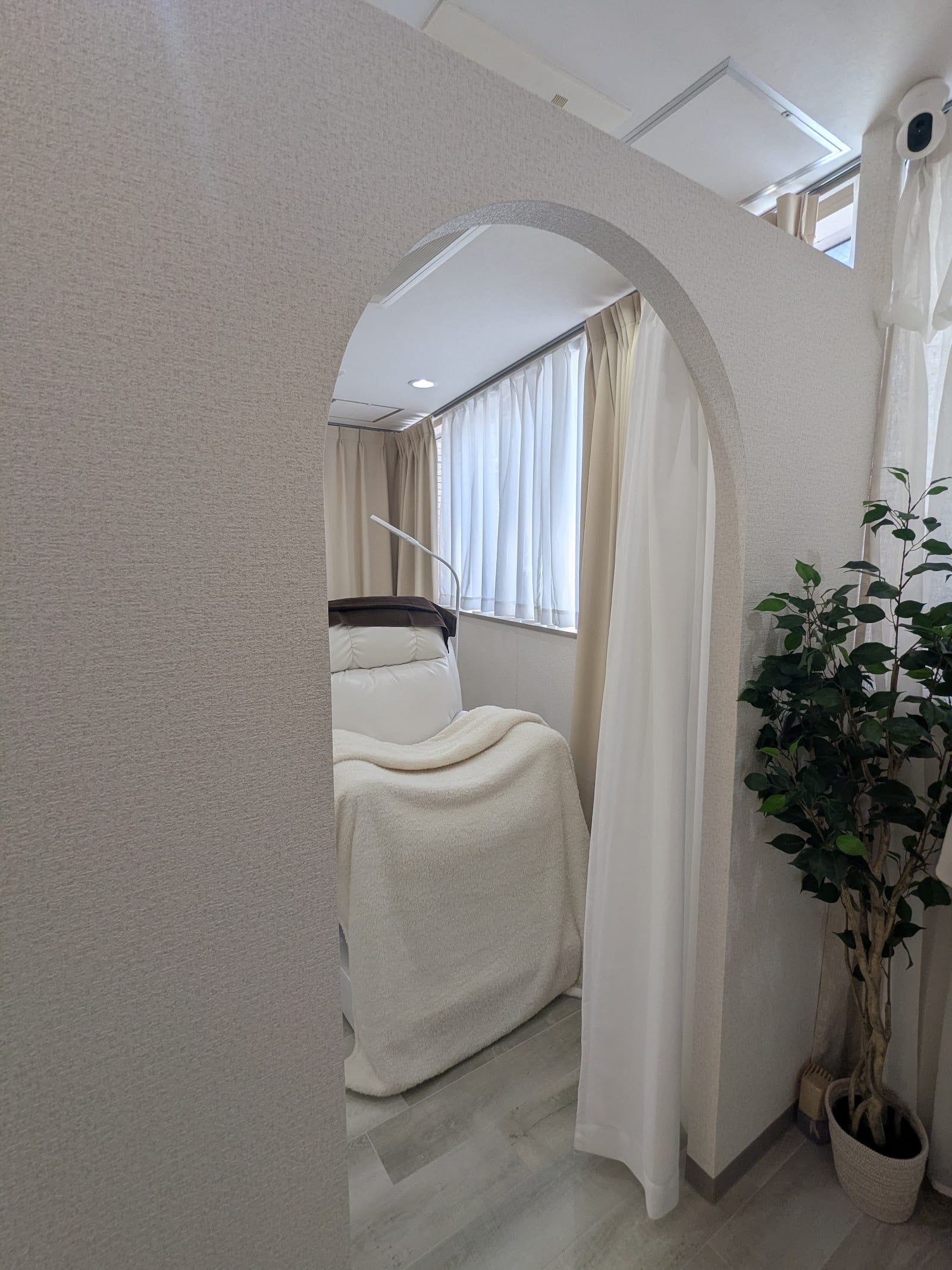 眉毛とまつ毛パーマの専門店viviell 上本町店(難波)のメンズ眉毛サロン店内写真 1枚目