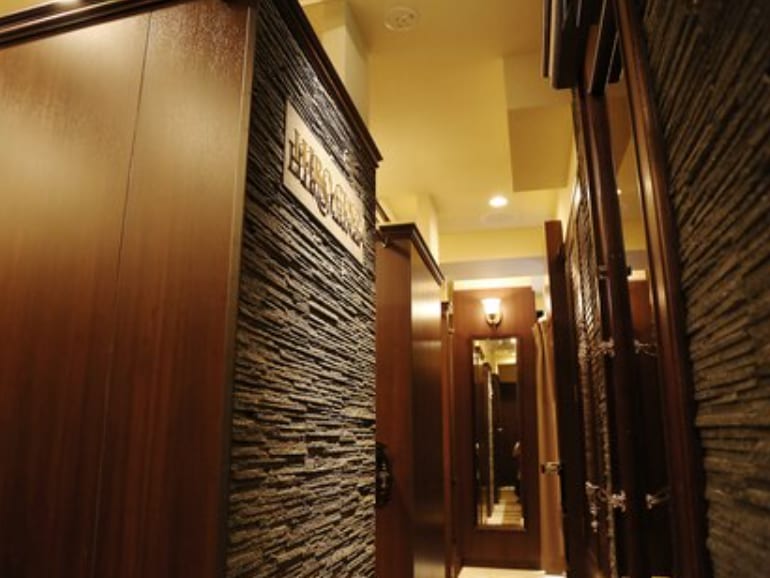 Shaving & Bridal HIRO GINZA 御茶ノ水店(御茶ノ水)のメンズ眉毛サロン店内写真 1枚目