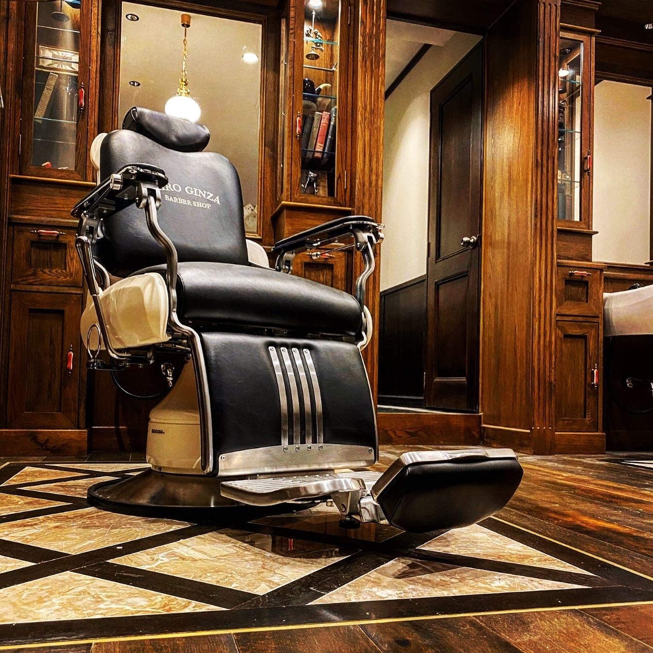 Shaving & Bridal BARBER SHOP 神楽坂店(御茶ノ水)のメンズ眉毛サロン店内写真 1枚目