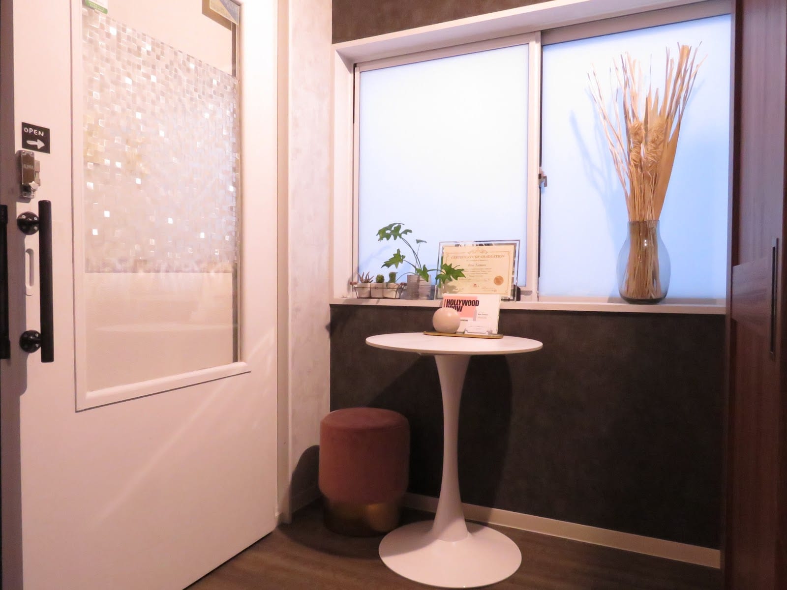 Eyelashes&Brows La gemme(大通)のメンズ眉毛サロン店内写真 1枚目
