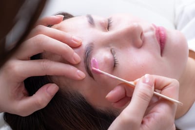 一度脱毛した眉毛はケア要らず次世代アイブロウ・眉毛脱毛研究所 MDラボ大垣店 店内写真 1枚目
