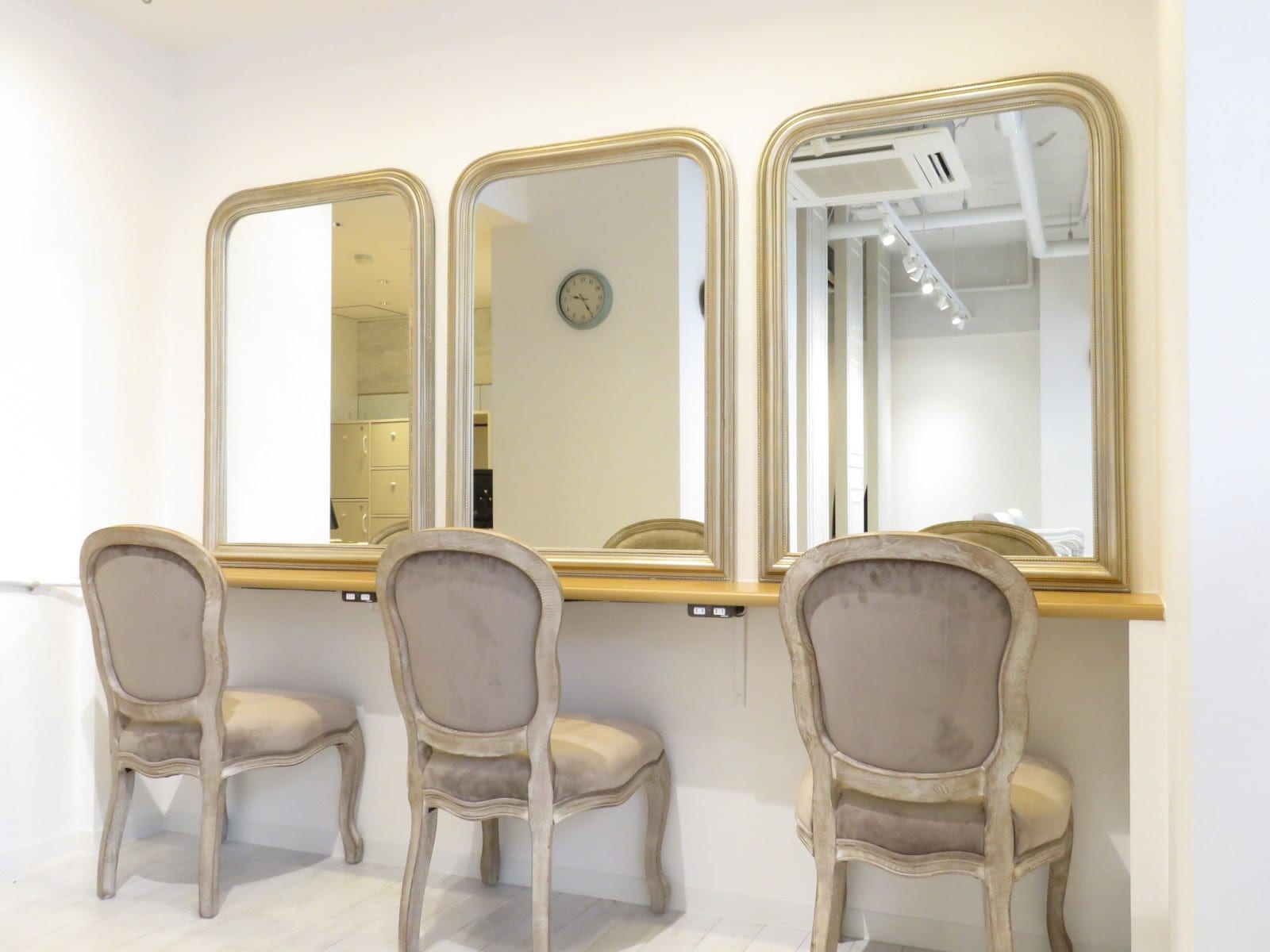 Flora Beauty(岡山)のメンズ眉毛サロン店内写真 1枚目