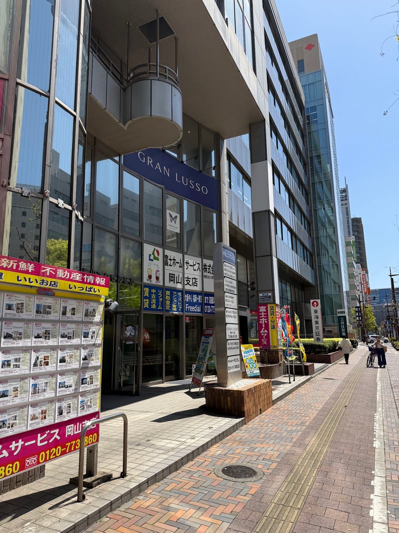 BASE BY LOOP（岡山）のメンズ眉毛サロン