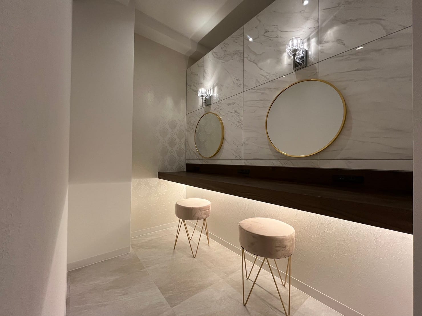 完全個室eyelash salon Rey岡山駅前店 まつげパーマパリジェンヌ(岡山)のメンズ眉毛サロン店内写真 1枚目