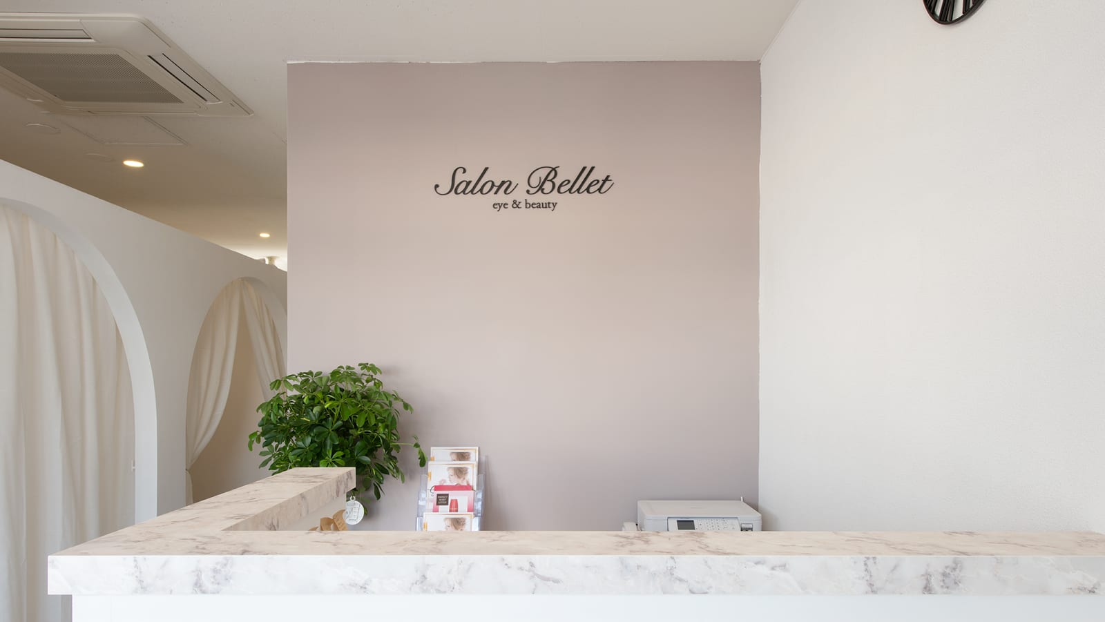まつげパーマ・マツエク・眉毛 専門店 Salon Bellet eye&beauty(岡崎)のメンズ眉毛サロン店内写真 1枚目