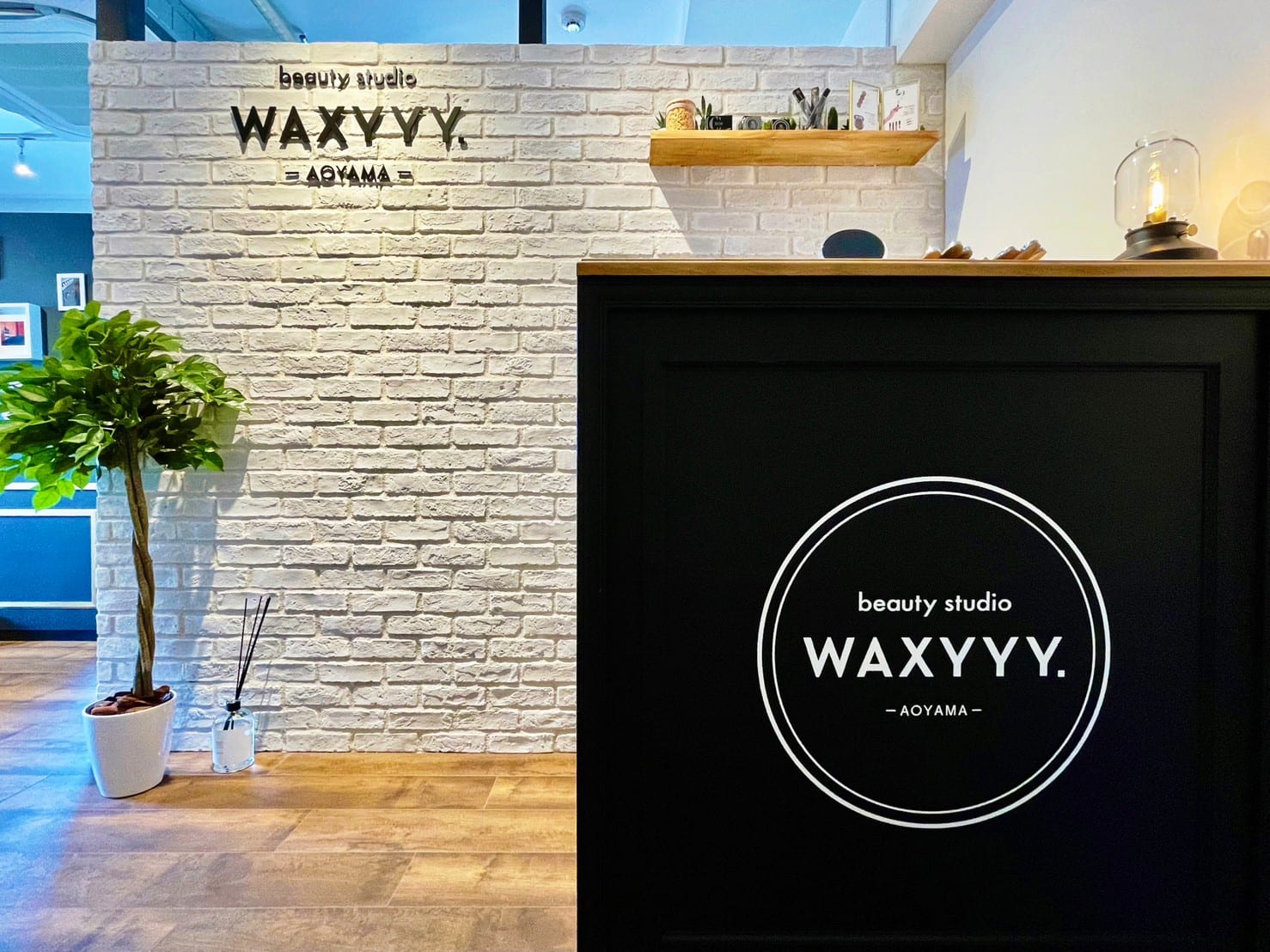 WAXYYY.TOKYO青山店(表参道)のメンズ眉毛サロン店内写真 1枚目