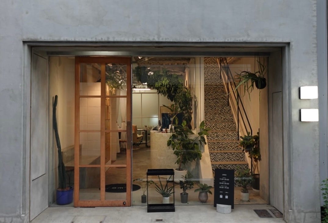 om's eye. まつ毛パーマ マツエク ネイル(大須・上前津)のメンズ眉毛サロン店内写真 1枚目