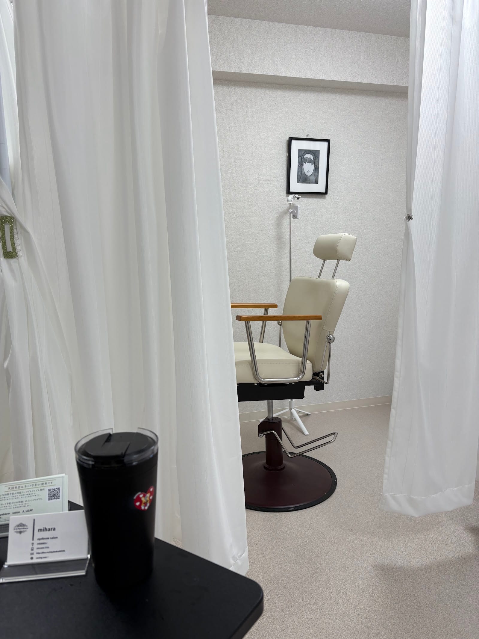 eyeblow salon A_LEAF(相模大野)のメンズ眉毛サロン店内写真 1枚目