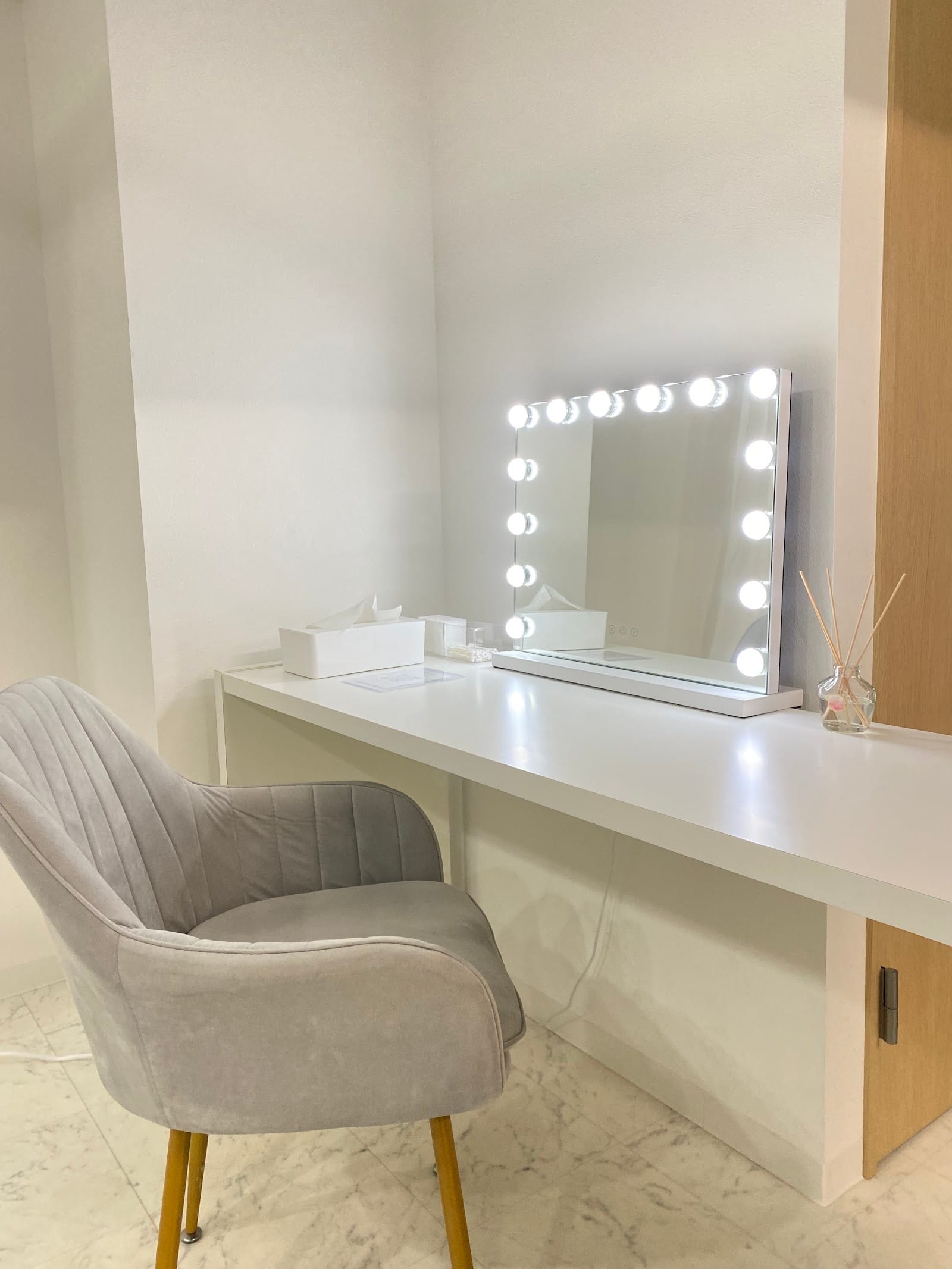 EYELASH&NAIL Maka Le'a(堺東)のメンズ眉毛サロン店内写真 1枚目